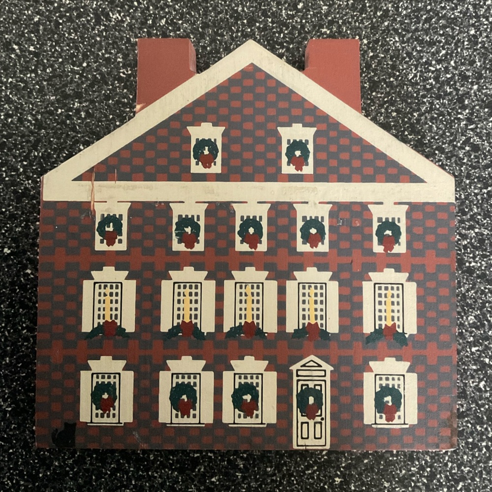 1988 Graff House Figurine by The Cat’s Meow